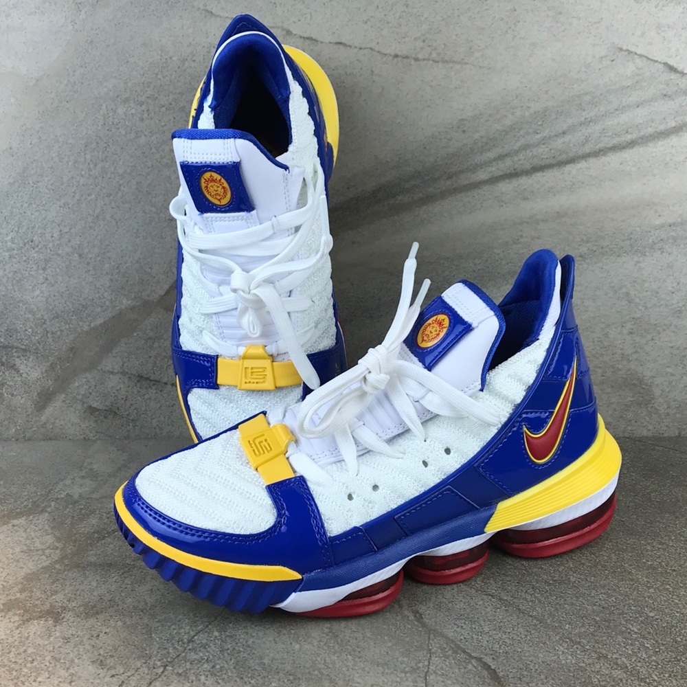 New listing!! NEW Nike LeBron XVI 16 Superman size 4